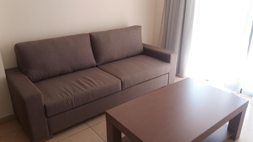 101 Mandritis Court Apartment Larnaca Exterior photo
