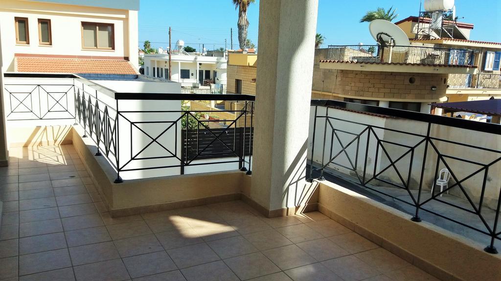 101 Mandritis Court Apartment Larnaca Exterior photo