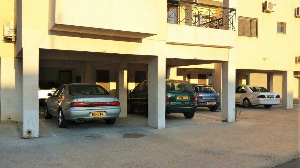 101 Mandritis Court Apartment Larnaca Exterior photo