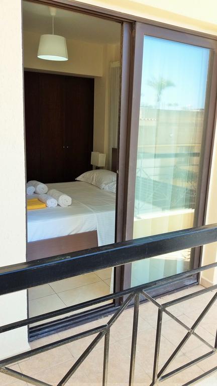 101 Mandritis Court Apartment Larnaca Exterior photo
