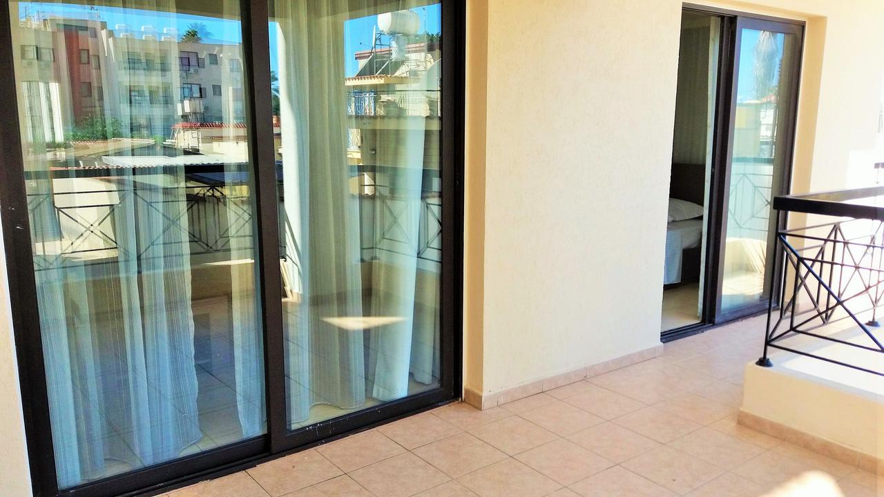 101 Mandritis Court Apartment Larnaca Exterior photo