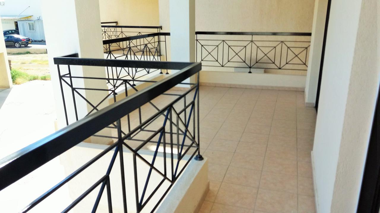101 Mandritis Court Apartment Larnaca Exterior photo
